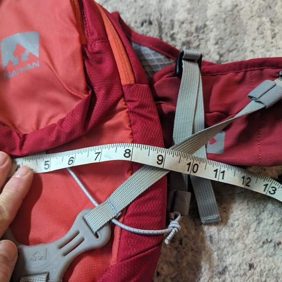 NWT, missing bladder, Nathan hydration running pack - Picture 5 of 6